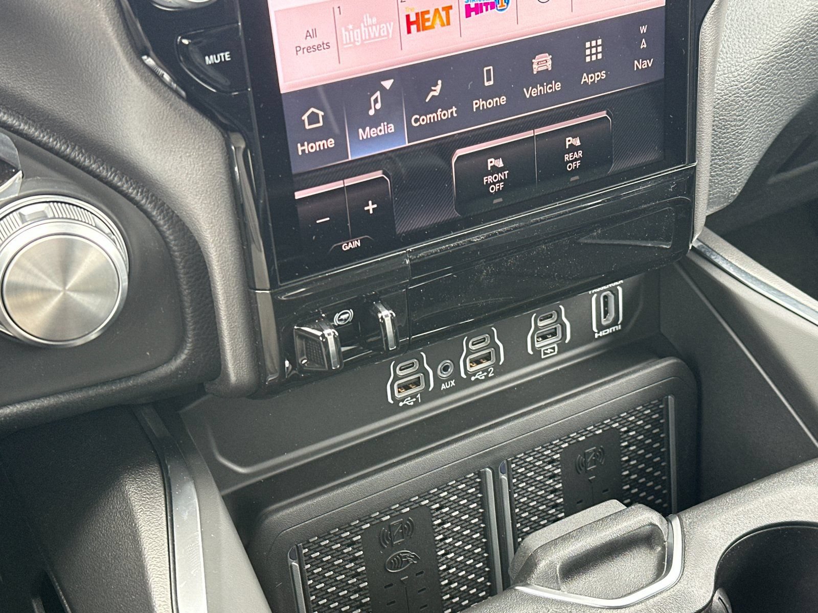 New 2026 RAM 1500 Laramie w/ Night Edition AWD/4WD image 20