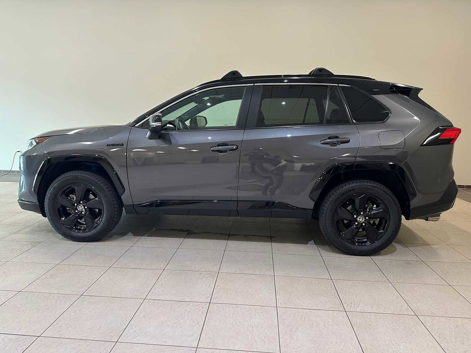 Used 2021 Toyota RAV4 XSE image 3