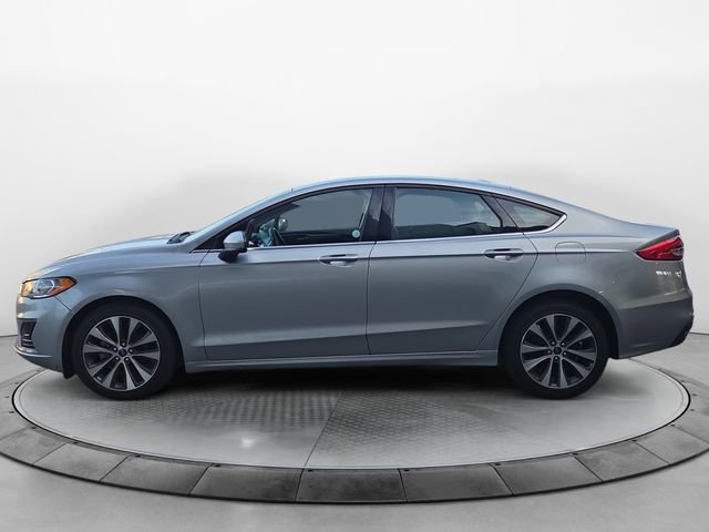 Used 2020 Ford Fusion SE image 2