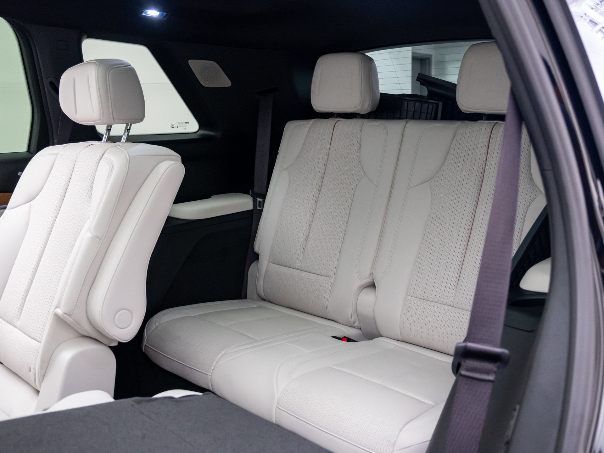 New 2027 Cadillac Vistiq Luxury w/ LPO, Trailering Package AWD/4WD image 22