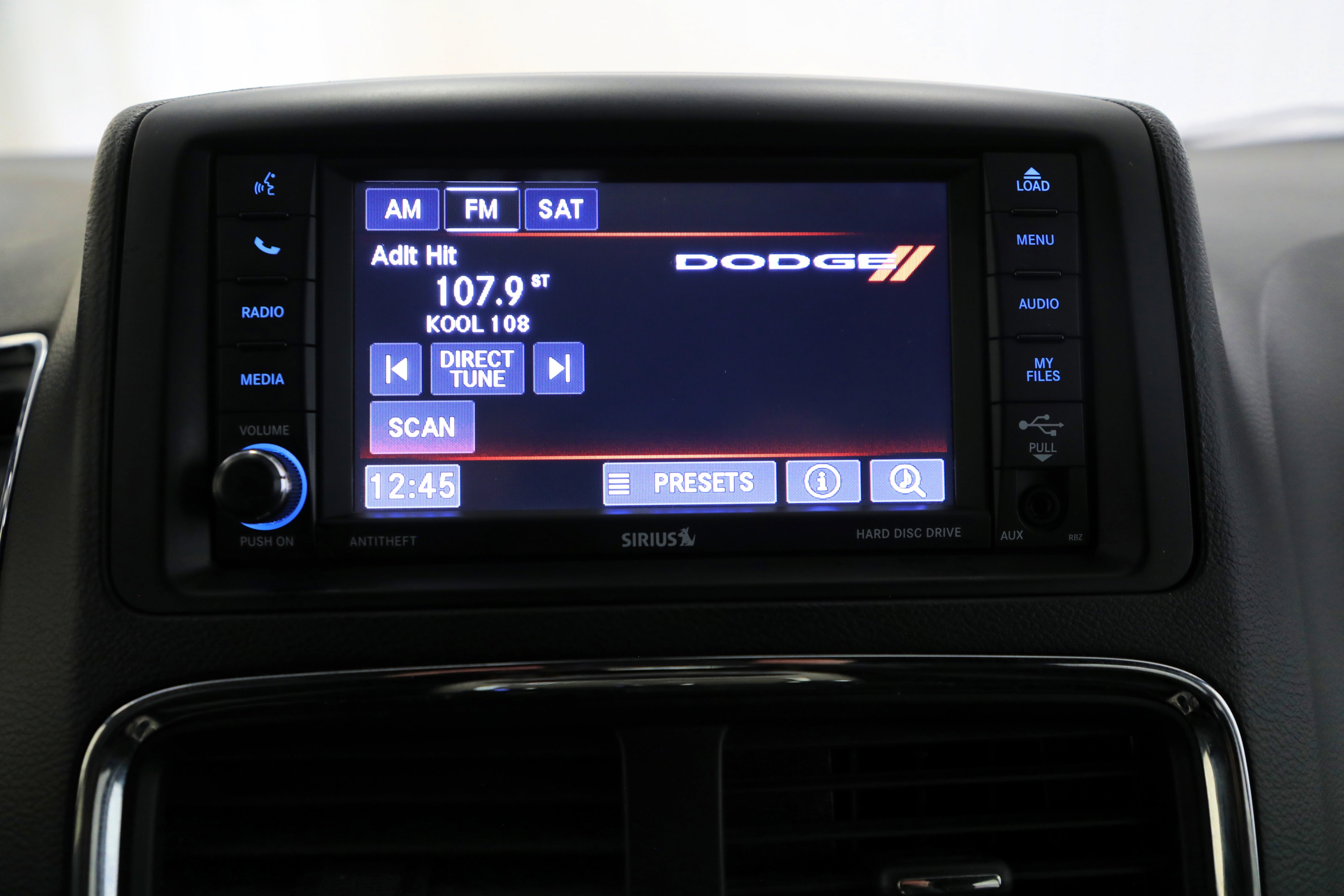 Used 2018 Dodge Grand Caravan SXT image 11