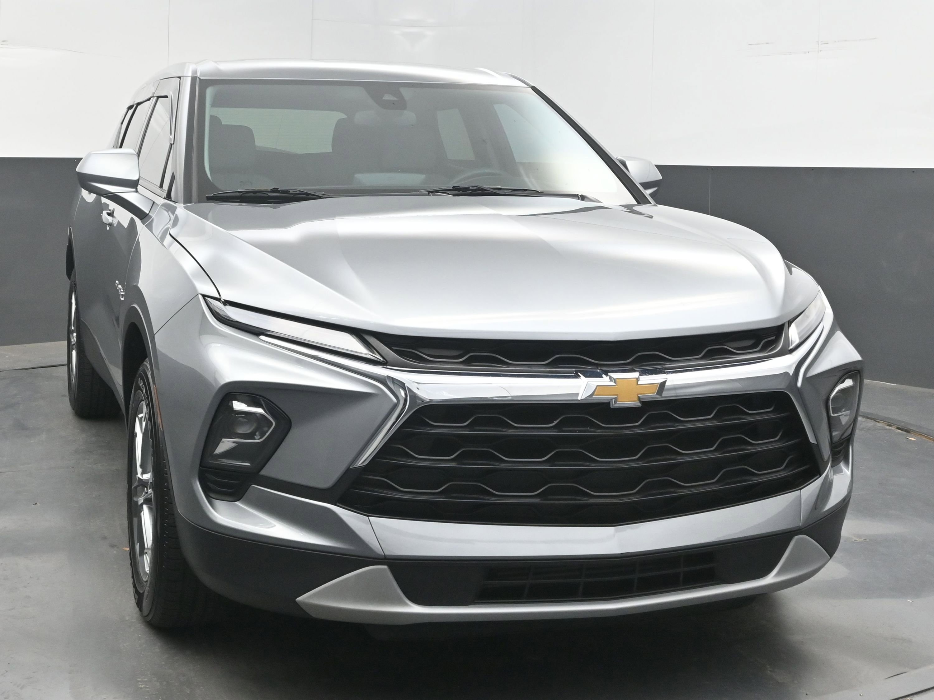 Used 2023 Chevrolet Blazer LT FWD image 3