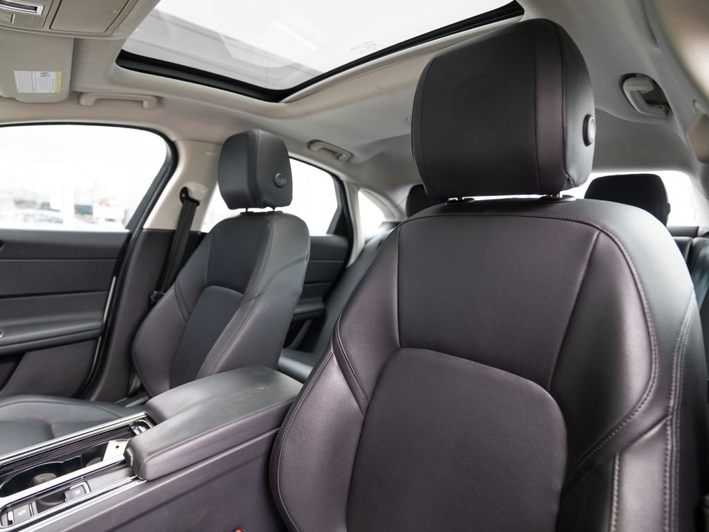 Used 2017 Jaguar XF Premium image 6