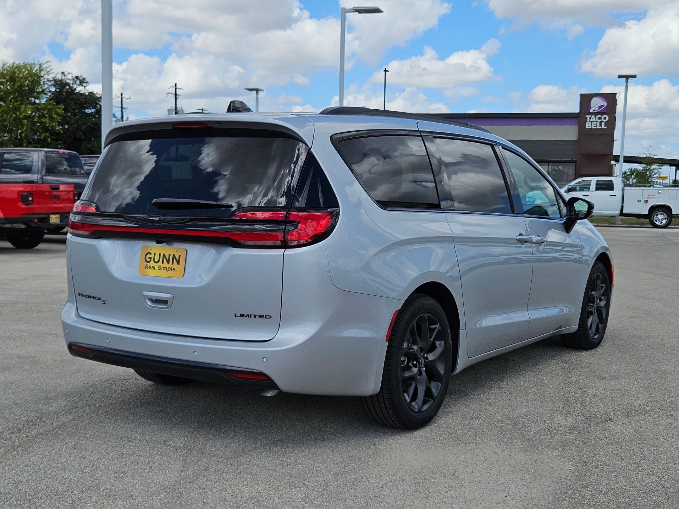 New 2026 Chrysler Pacifica Limited w/ Uconnect Theater Family Group image 3