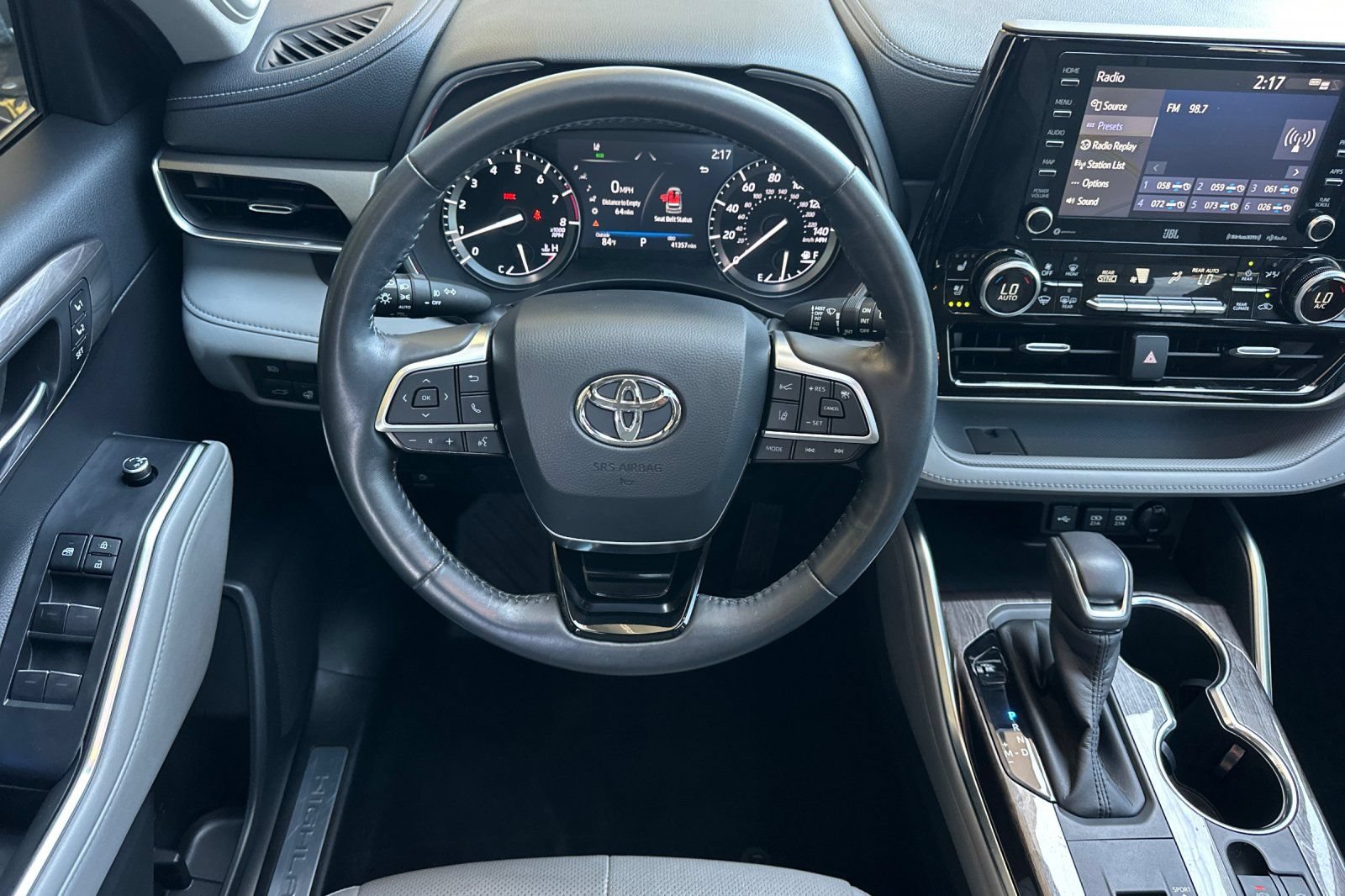 Used 2020 Toyota Highlander Limited FWD image 14
