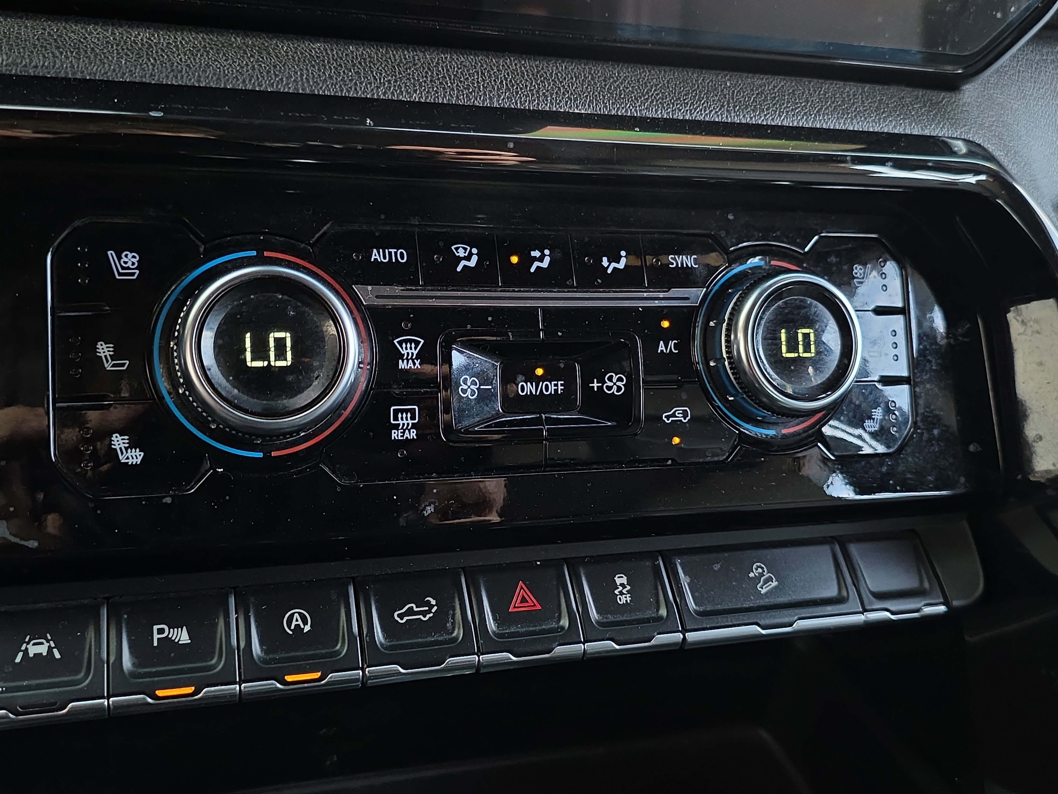 Used 2024 GMC Sierra 1500 AT4 w/ AT4 Preferred Package image 23