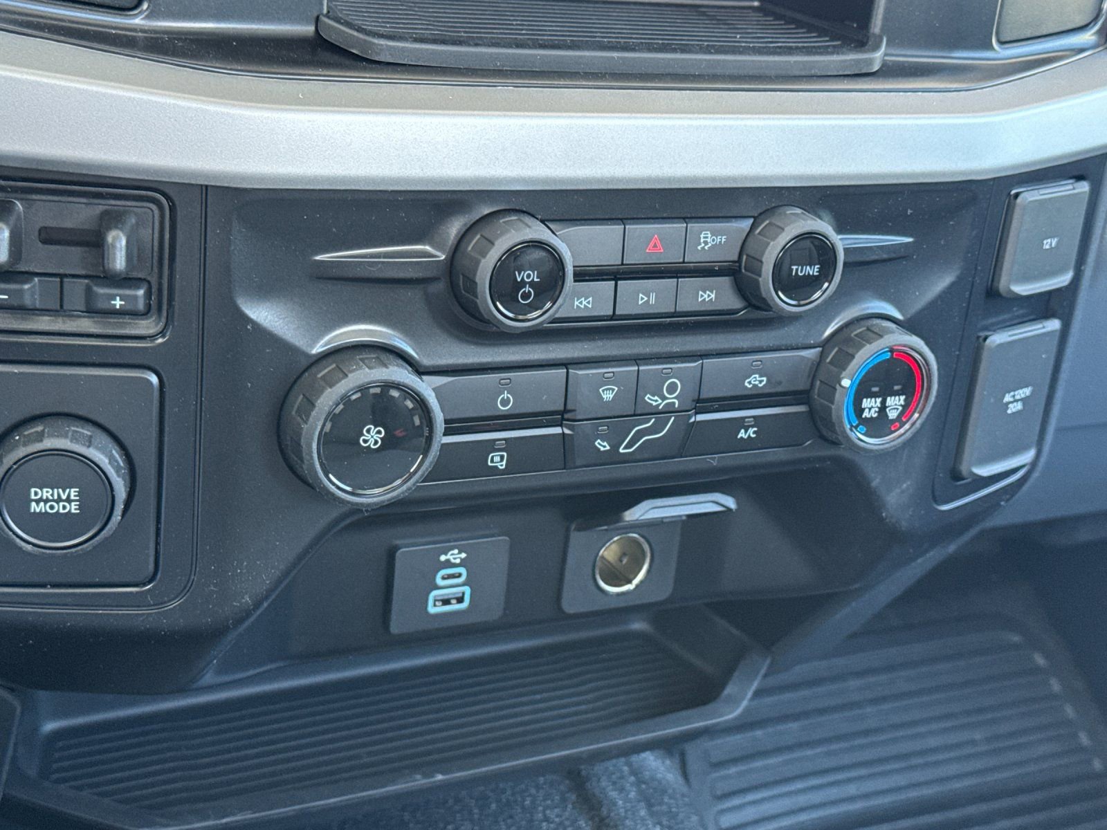 New 2026 Ford F250 XL w/ XL Chrome Package image 19