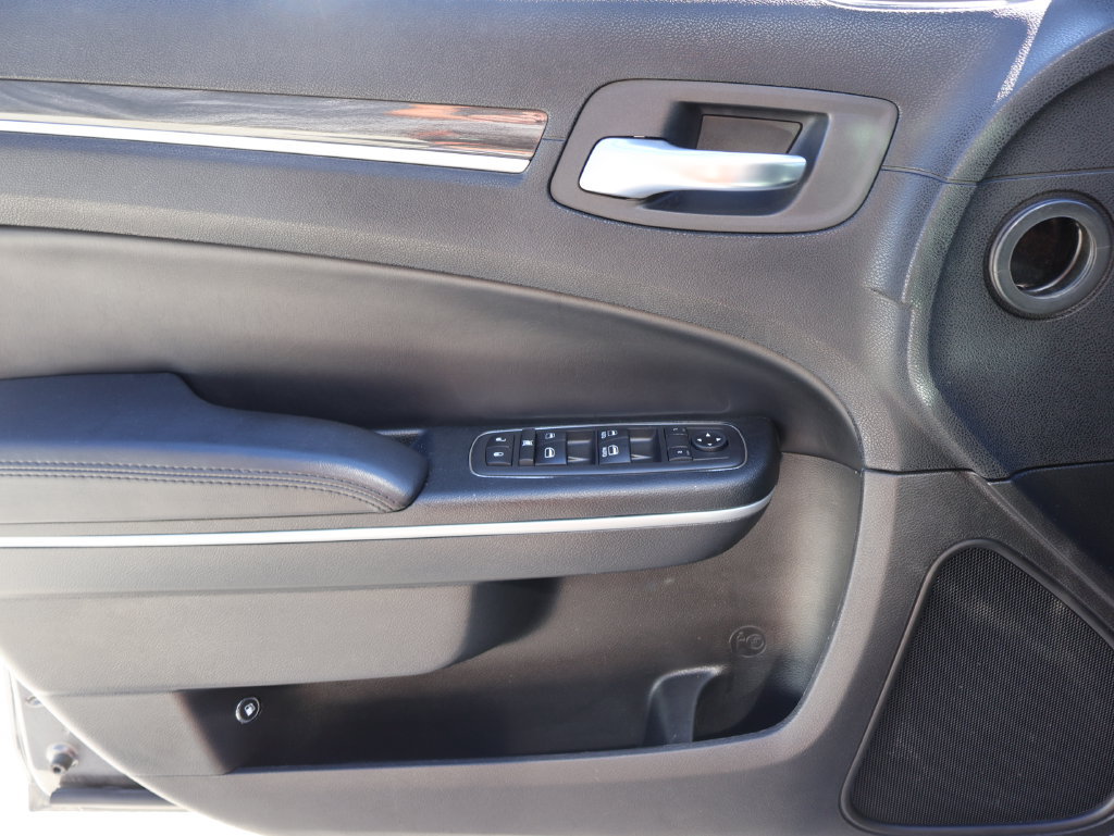 Used 2019 Chrysler 300 Touring w/ Driver Convenience Group RWD image 19