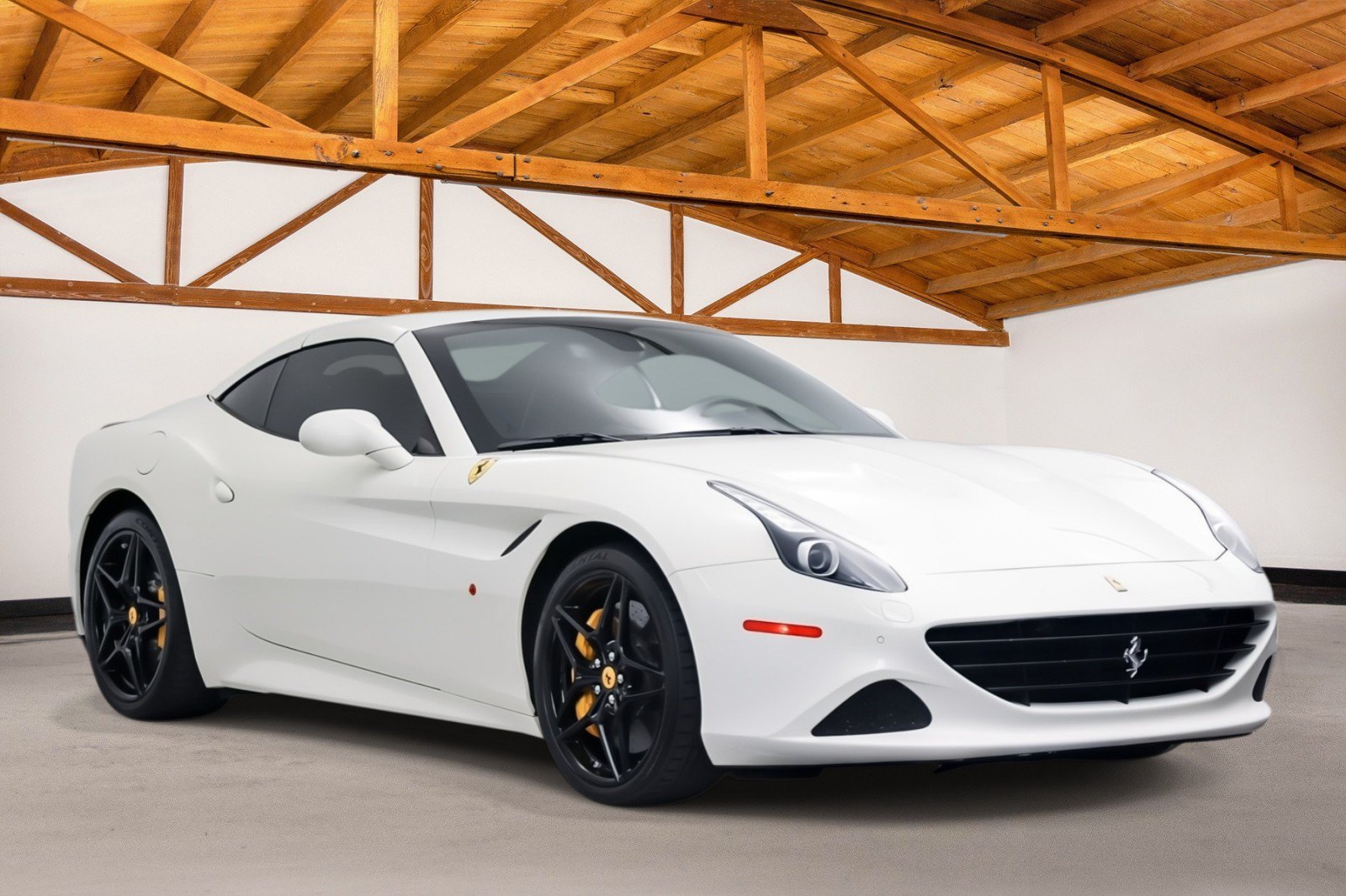 Used 2017 Ferrari California T RWD image 8