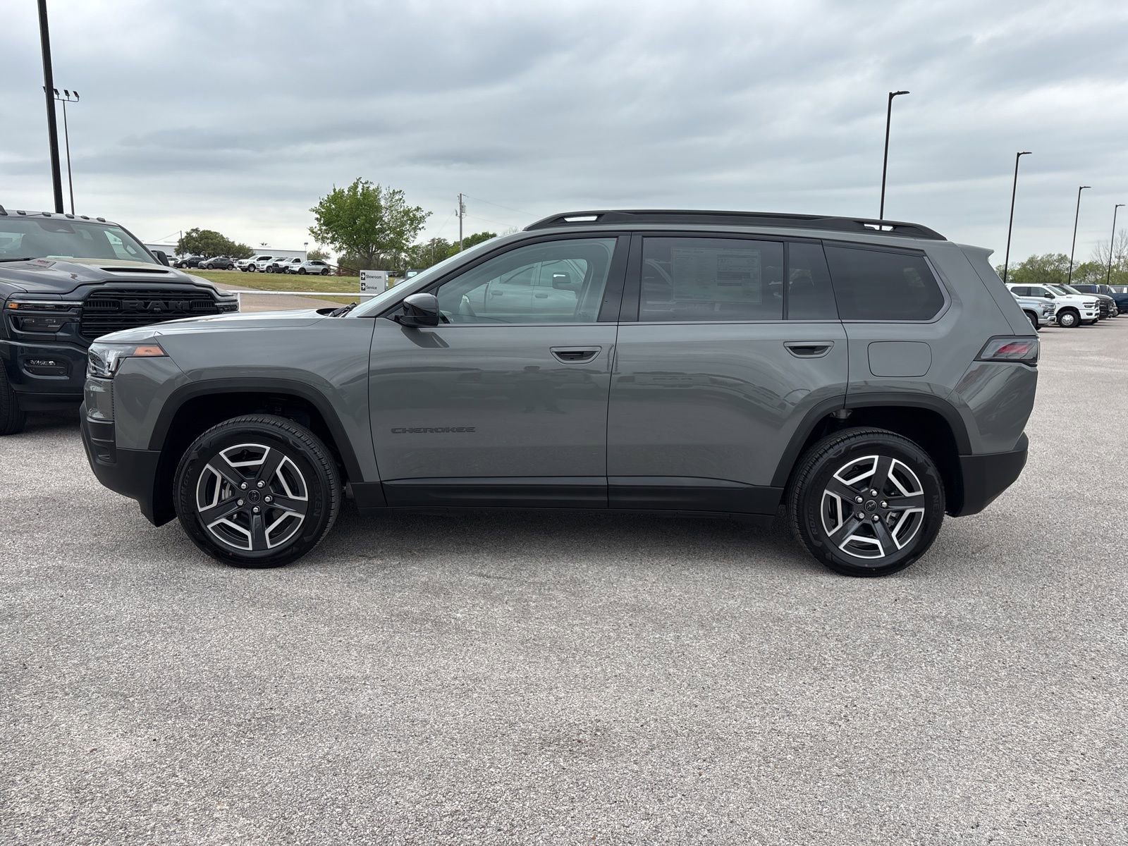 New 2026 Jeep Cherokee Laredo video 2