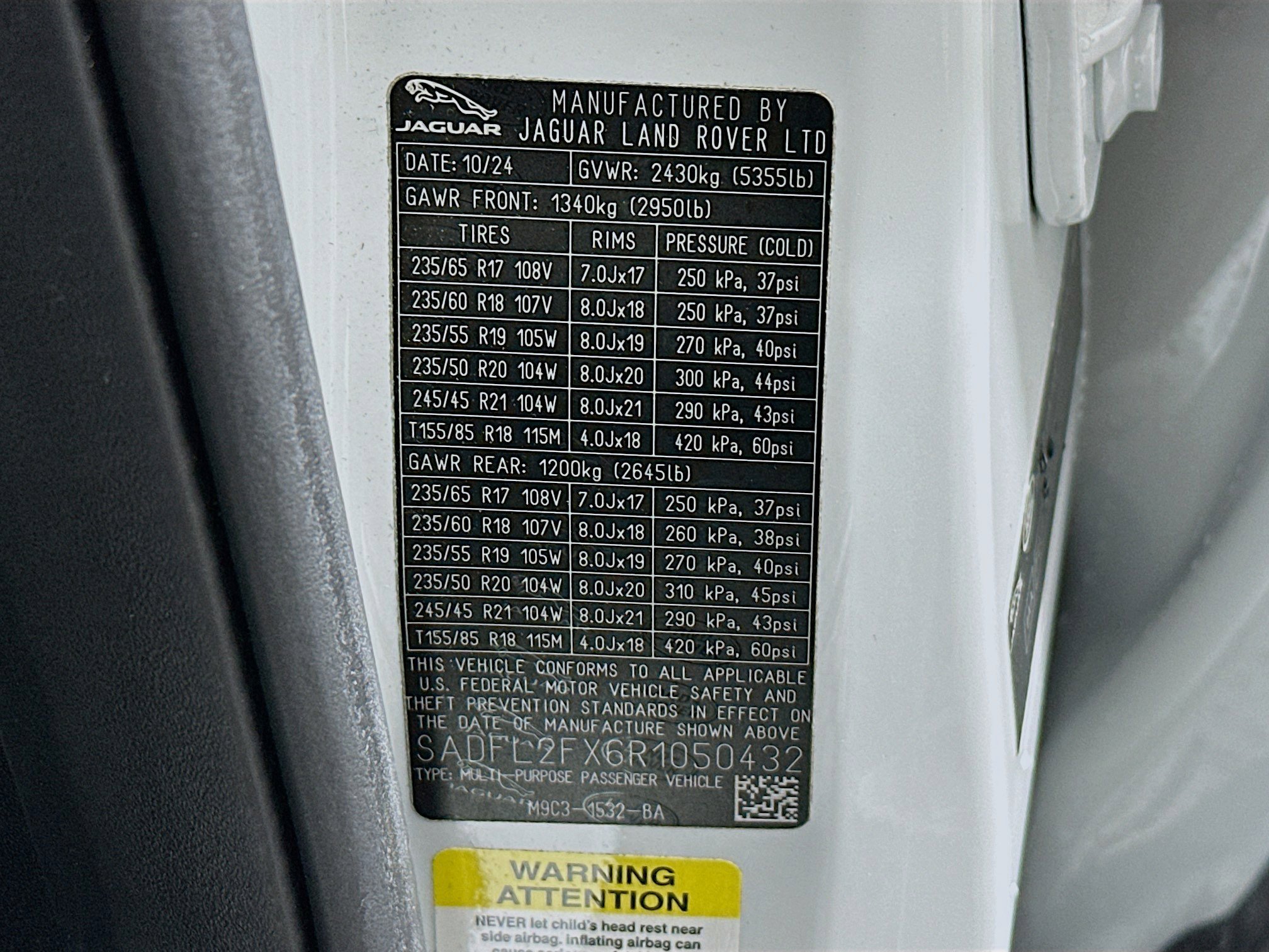 Used 2024 Jaguar E-PACE R-Dynamic SE image 12