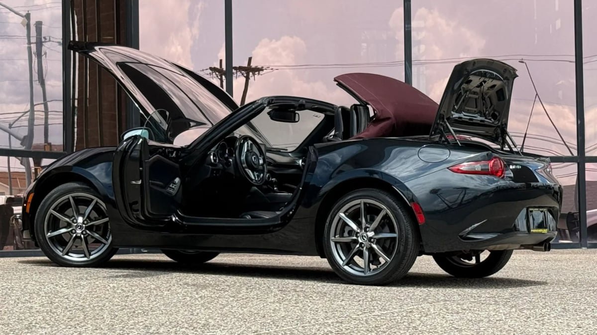 Used 2018 MAZDA MX-5 Miata Grand Touring RWD image 33
