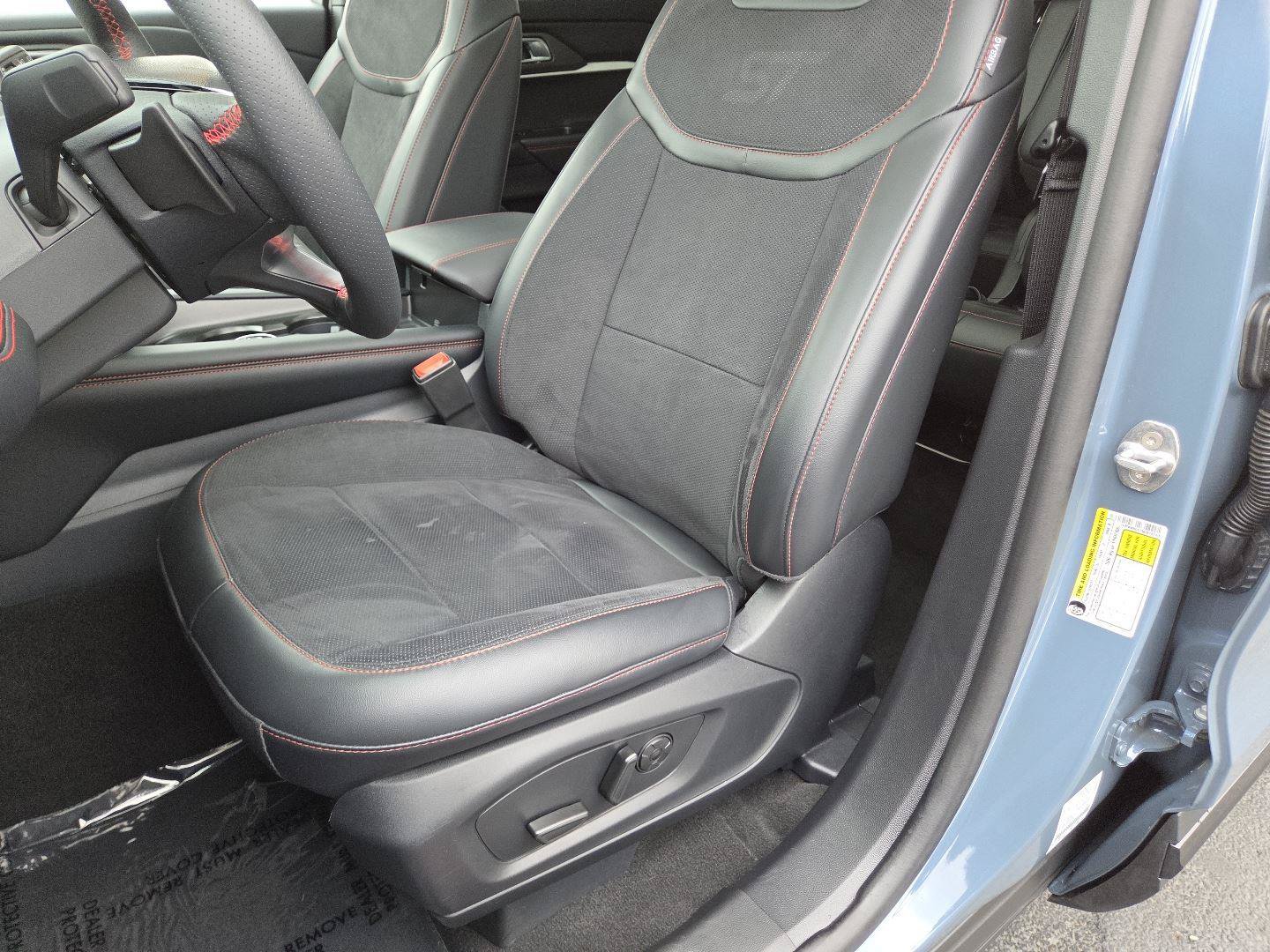 Used 2025 Ford Explorer ST w/ Sun And Sound Package AWD/4WD image 23