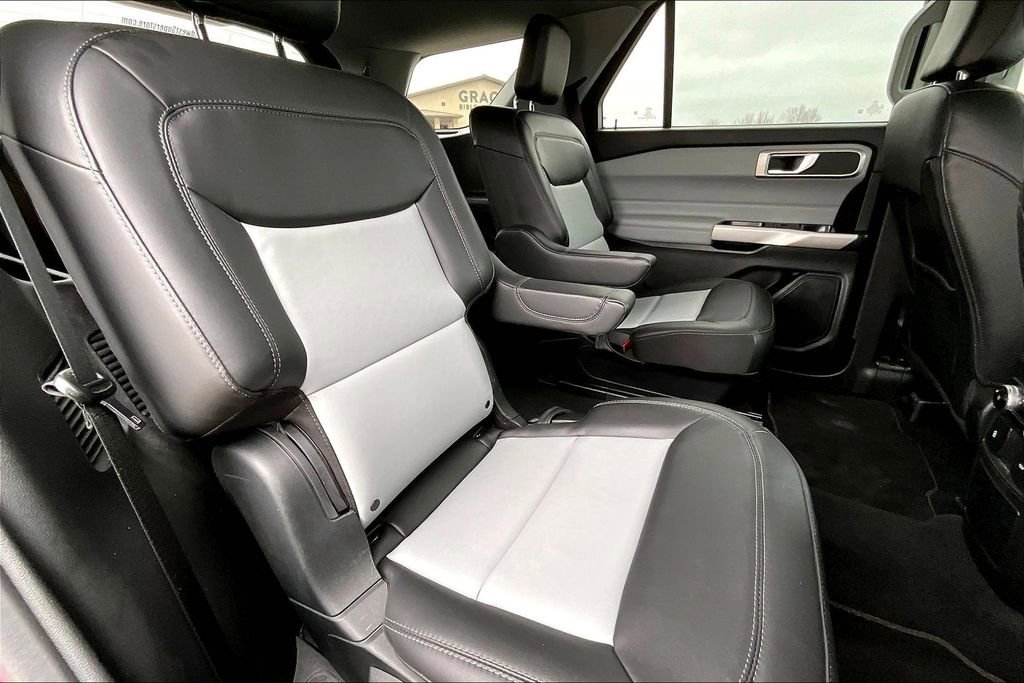 Used 2024 Ford Explorer XLT w/ Equipment Group 202A image 25