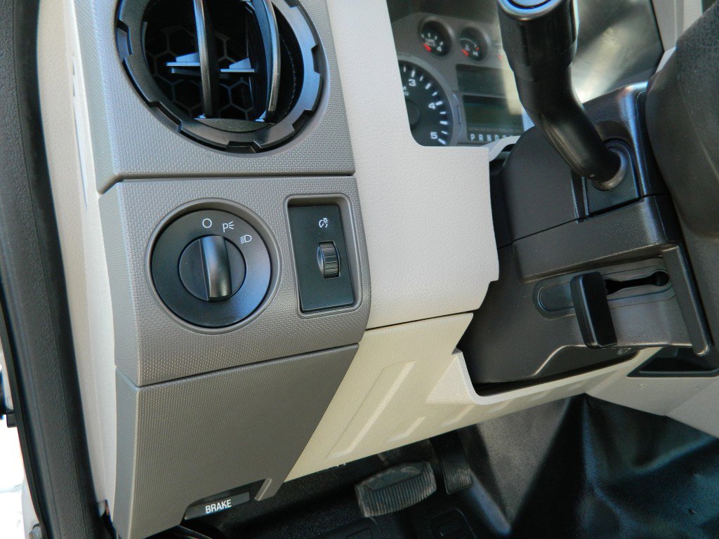 Used 2009 Ford F550 2WD Regular Cab Super Duty image 18