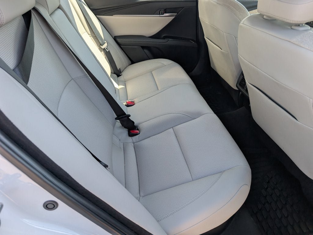Used 2025 Toyota Camry XLE AWD/4WD image 4