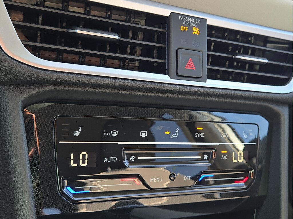 New 2026 Volkswagen Taos SE FWD image 19