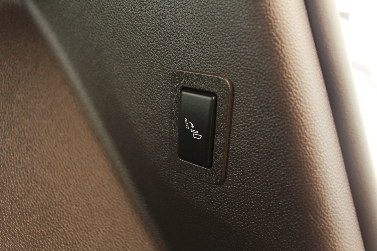 Used 2021 GMC Yukon Denali w/ Denali Premium Package image 36