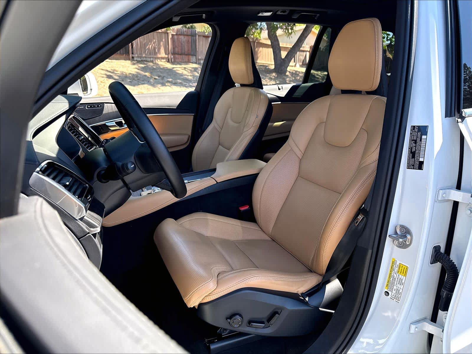 Used 2025 Volvo XC90 T8 Ultra w/ Protection Package Premier AWD/4WD image 28