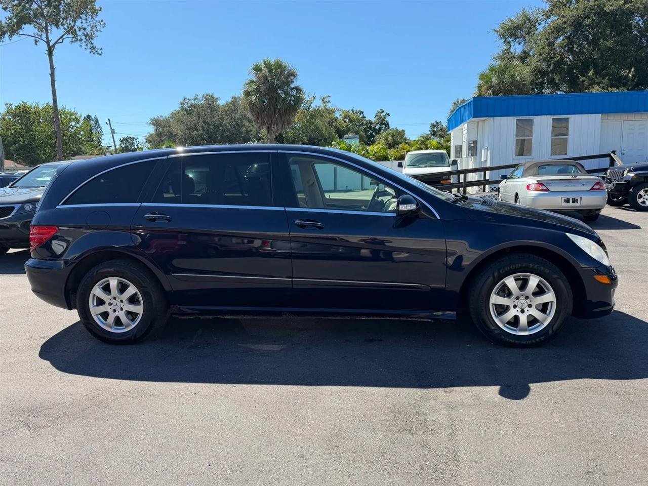 Used 2007 Mercedes-Benz R 320 CDI 4MATIC image 6