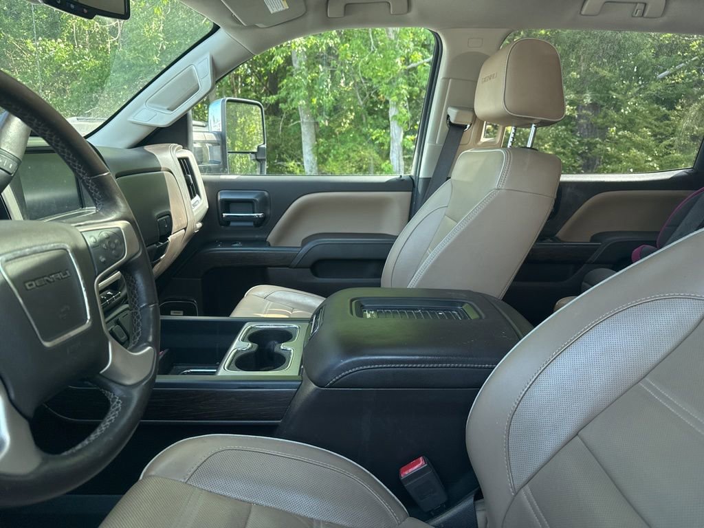 Used 2019 GMC Sierra 2500 Denali w/ Duramax Plus Package AWD/4WD image 9
