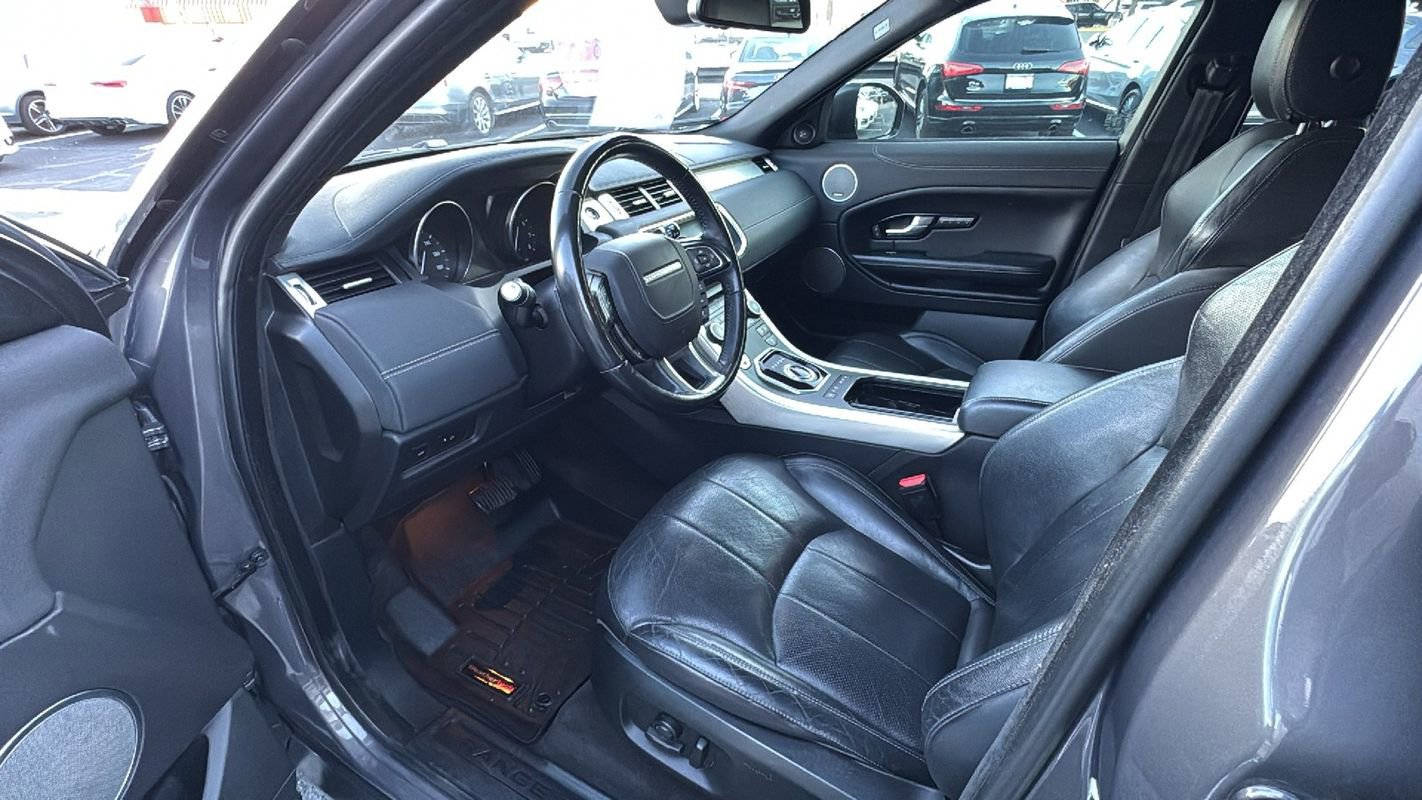 Used 2017 Land Rover Range Rover Evoque SE image 10