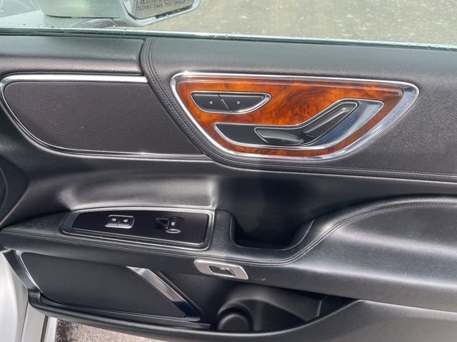 Used 2017 Lincoln Continental Select w/ Climate Package image 28