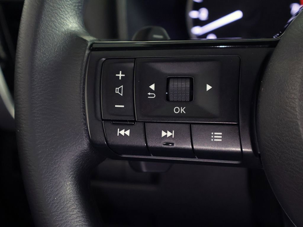 Used 2022 Nissan Rogue SV image 34