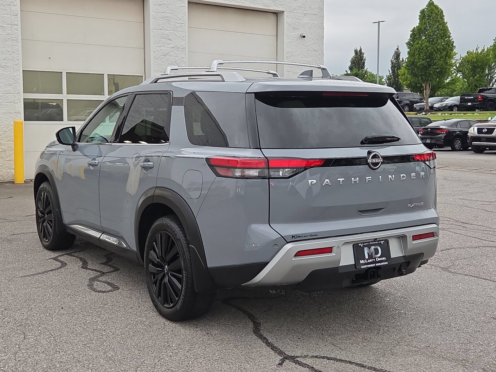 Used 2024 Nissan Pathfinder Platinum FWD image 13