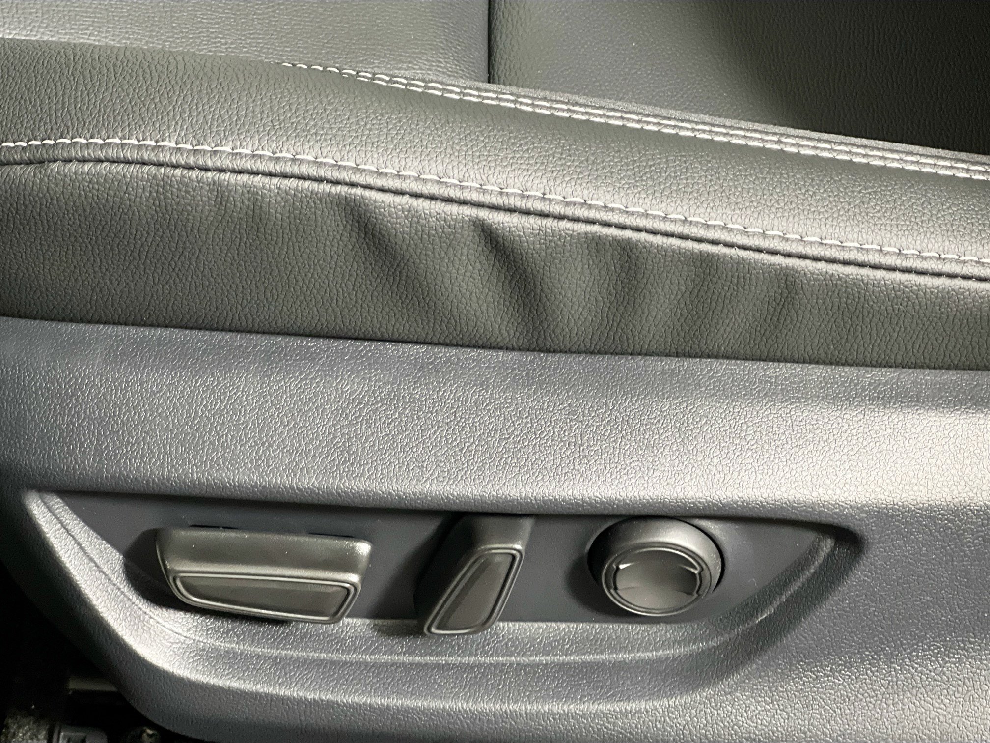 New 2026 Toyota Camry SE w/ Multimedia Upgrade Package FWD image 15