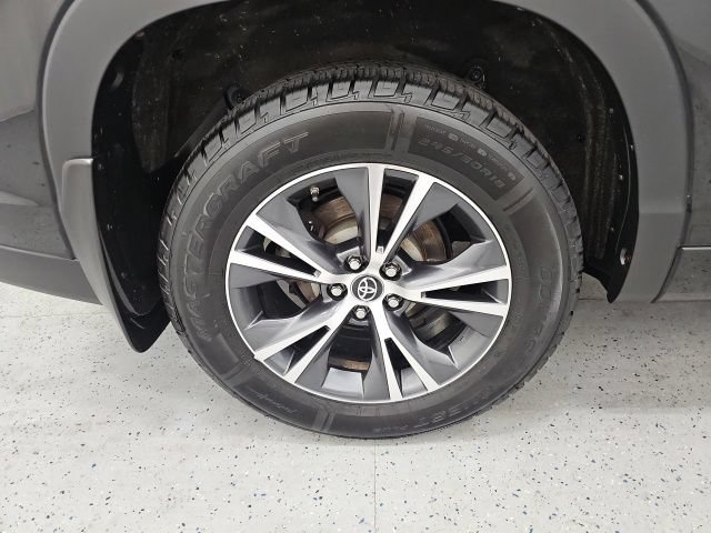 Used 2016 Toyota Highlander XLE AWD/4WD image 7