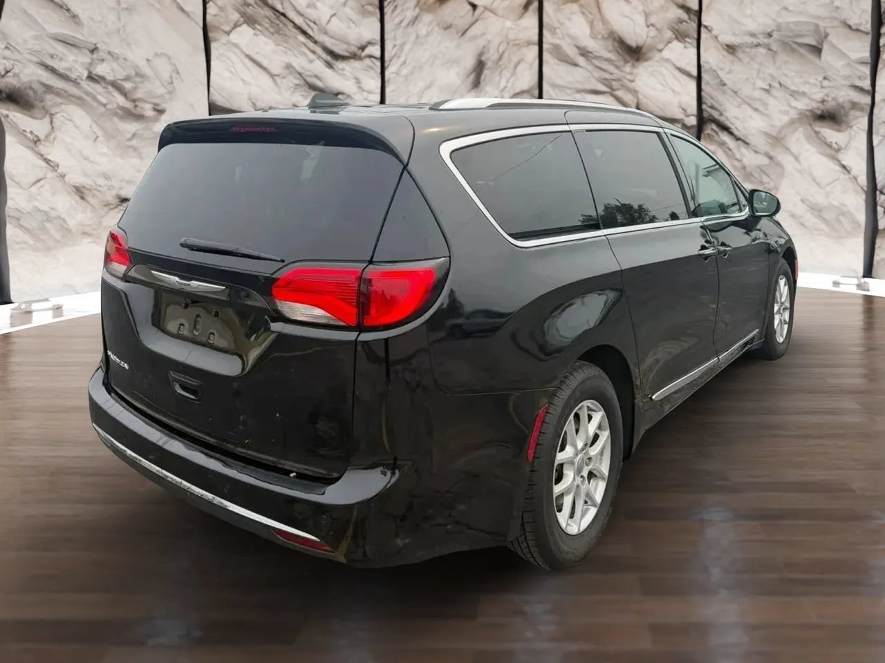 Used 2020 Chrysler Pacifica Touring-L FWD image 7