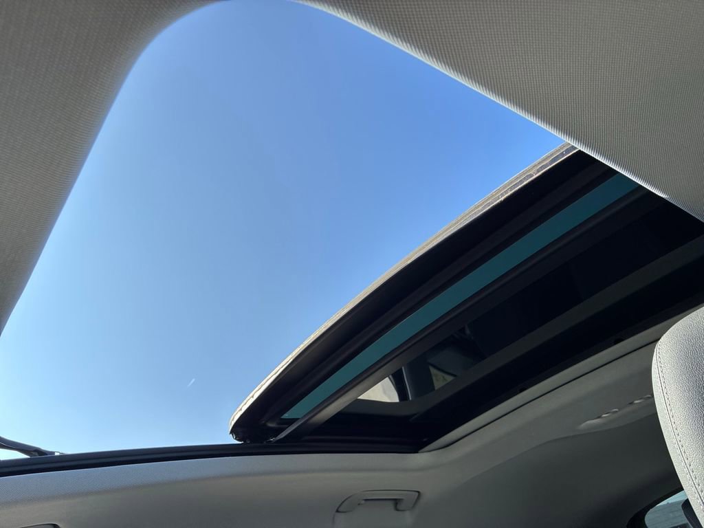 Used 2022 Audi e-tron Premium w/ Convenience Plus Package image 13