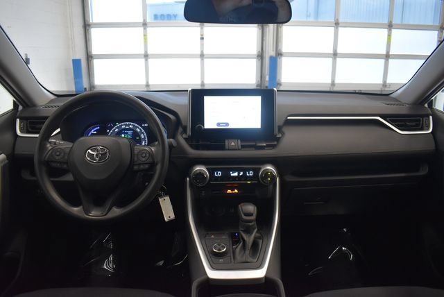 Used 2024 Toyota RAV4 LE AWD/4WD image 5