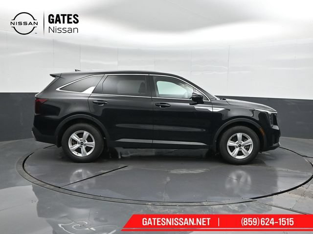 Used 2024 Kia Sorento LX FWD image 3