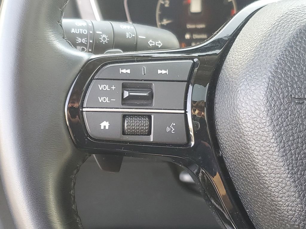 Used 2025 Honda Pilot Touring image 17