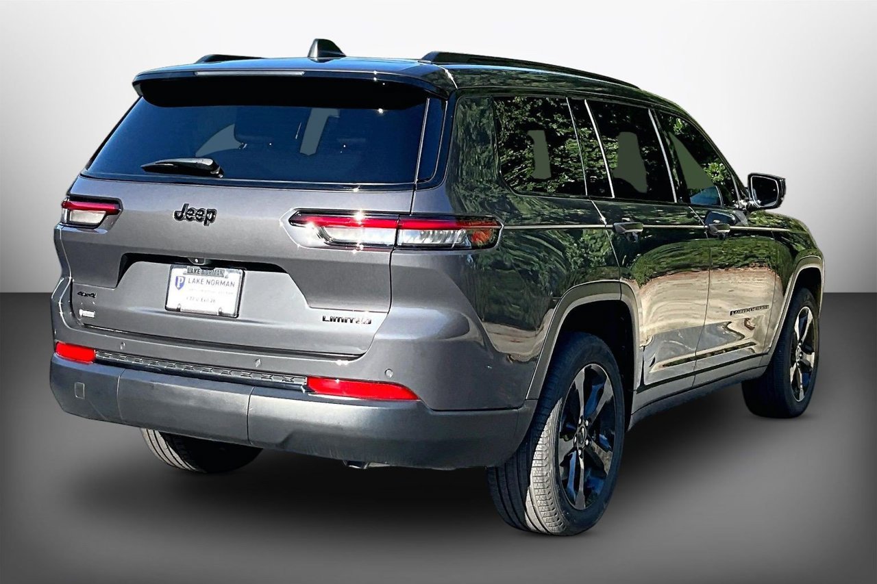 Used 2025 Jeep Grand Cherokee L Limited w/ Black Appearance Package AWD/4WD image 8