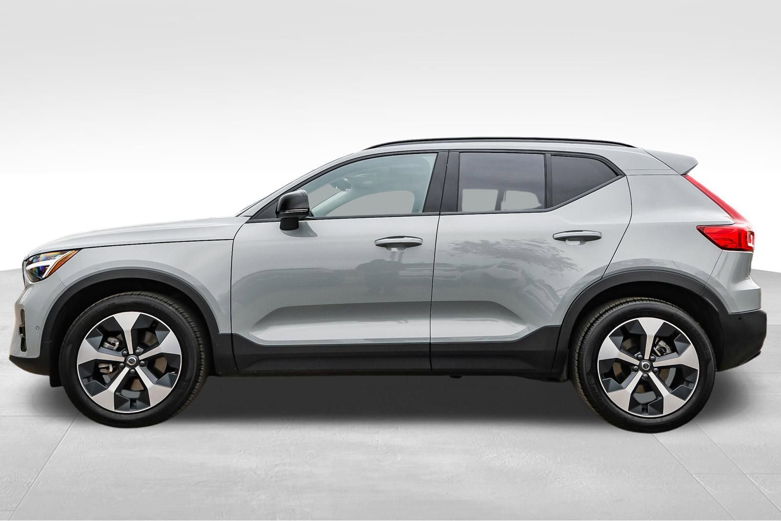 Used 2026 Volvo XC40 B5 Plus w/ Protection Package Premier image 9