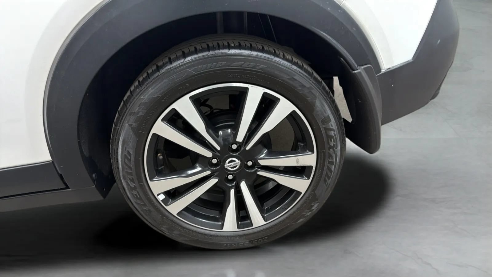 Used 2018 Nissan Kicks SV FWD image 28