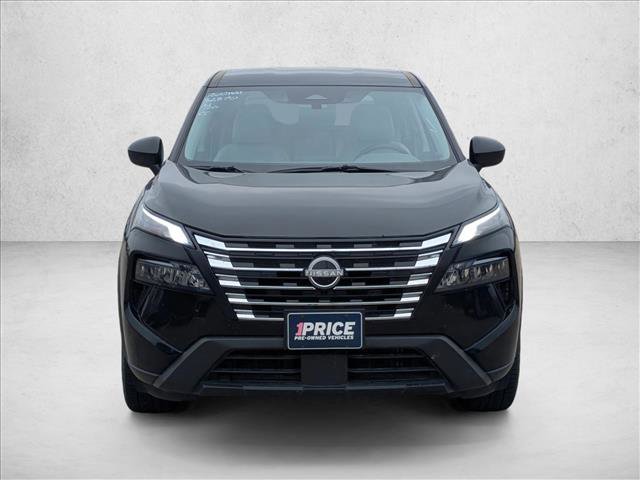 Used 2025 Nissan Rogue SV FWD image 2