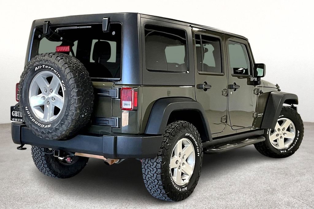 Used 2016 Jeep Wrangler Unlimited Rubicon w/ Connectivity Group image 2