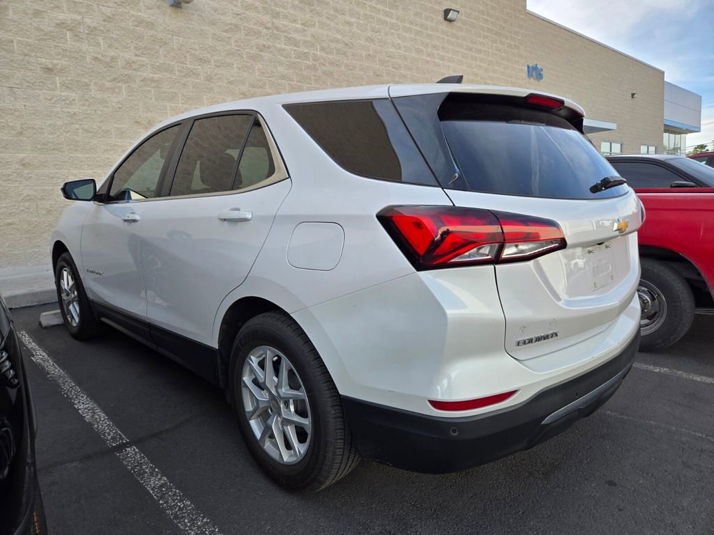 Used 2022 Chevrolet Equinox LT image 2