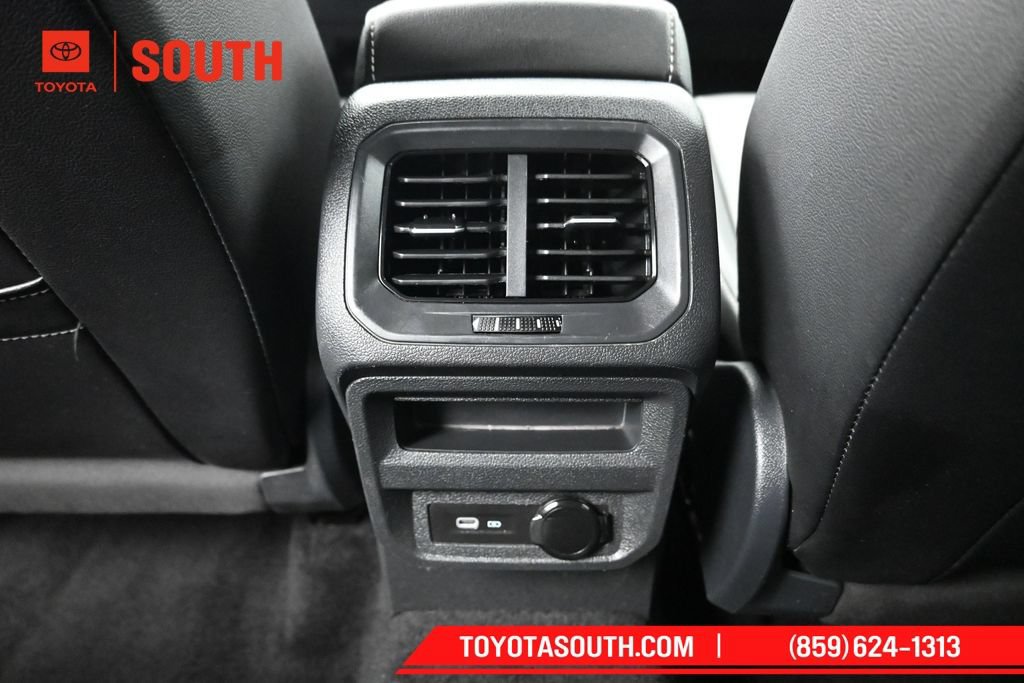 Used 2024 Volkswagen Tiguan SE AWD/4WD image 28