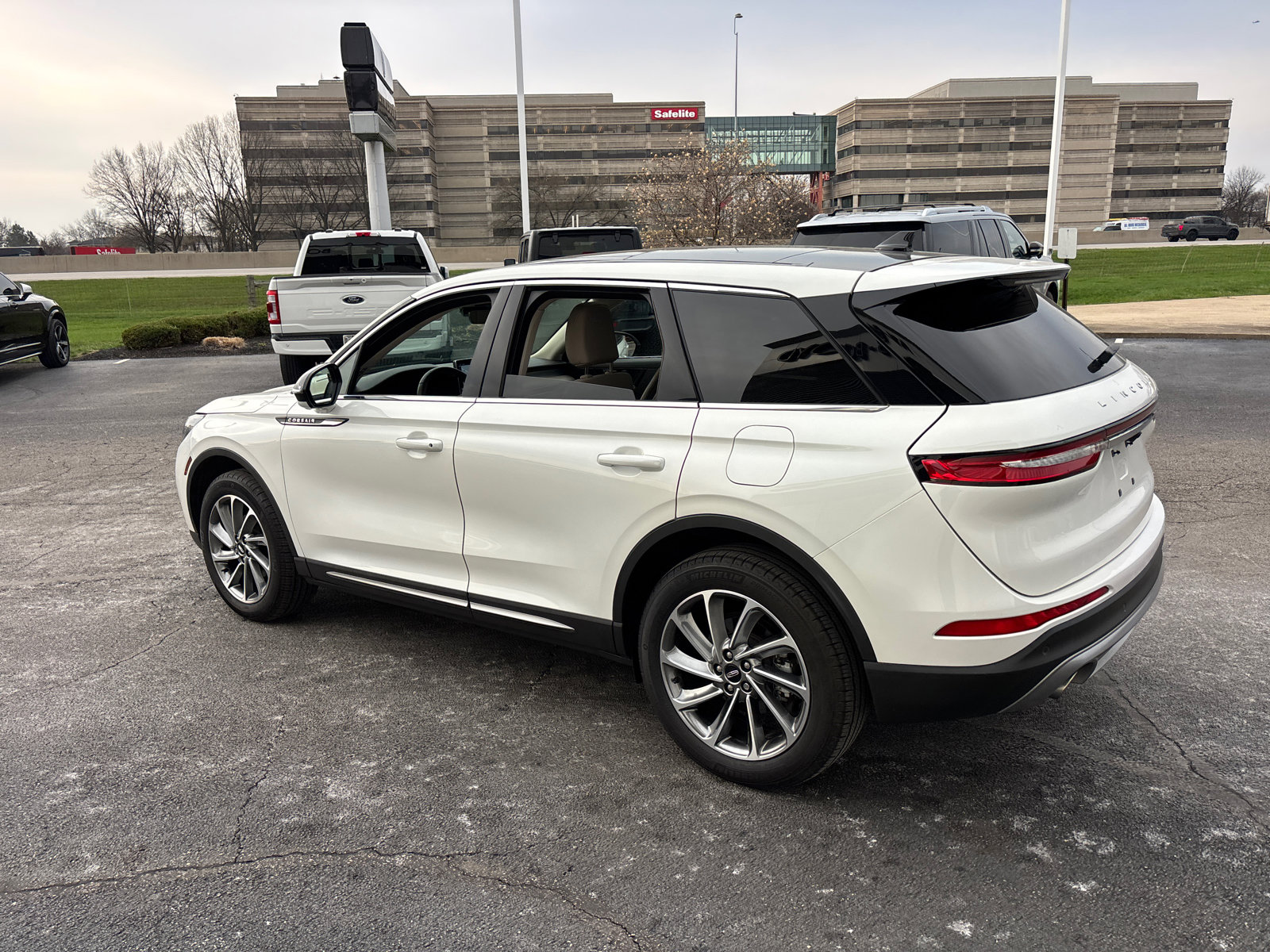 Certified 2024 Lincoln Corsair AWD w/ Equipment Group 101A image 5