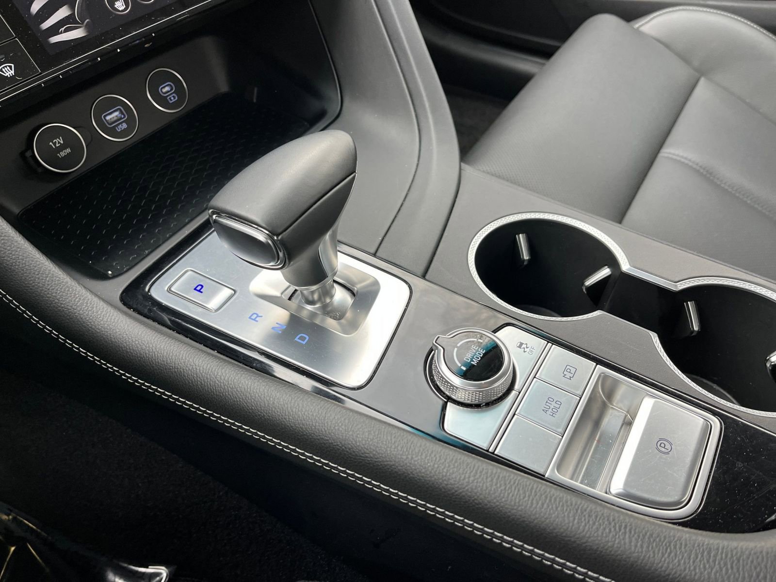 Used 2025 Genesis G70 2.5T image 41