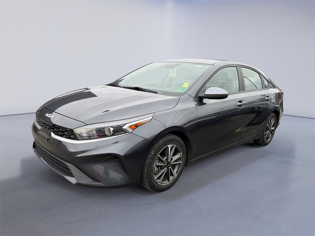 Used 2022 Kia Forte LXS image 2