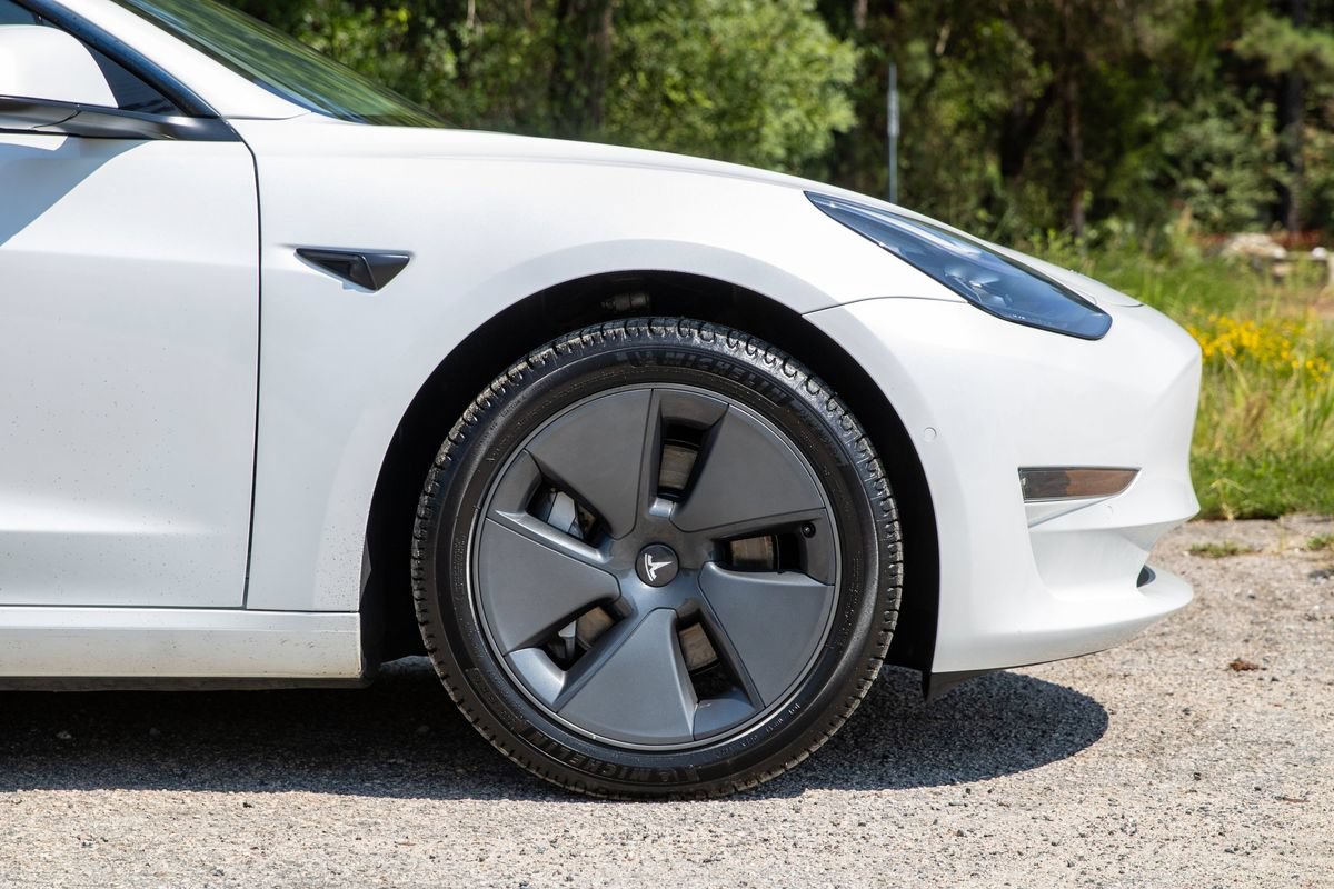 Used 2022 Tesla Model 3 Long Range AWD/4WD image 5