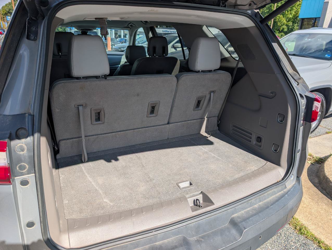 Used 2018 Chevrolet Traverse LT FWD image 5