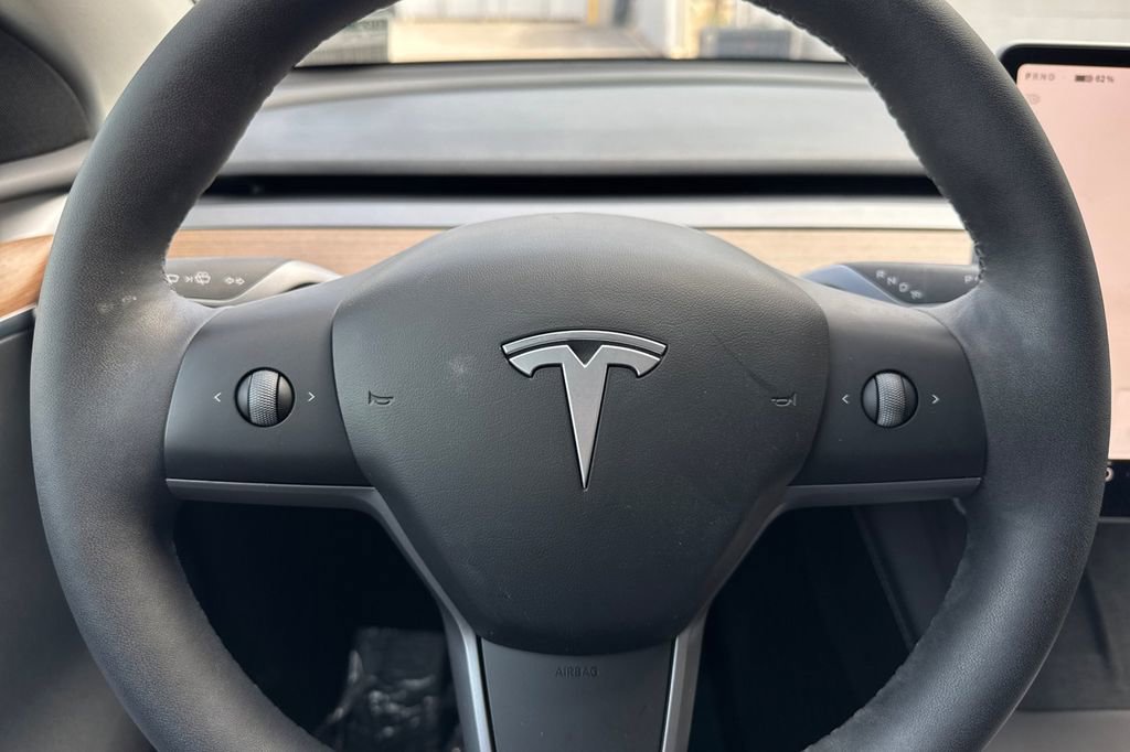 Used 2024 Tesla Model Y 2WD image 27