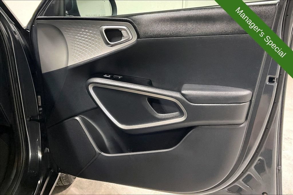 Used 2025 Kia Soul LX w/ LX Technology Package FWD image 22